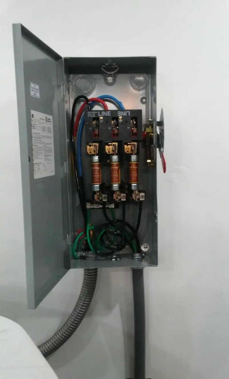 Three-phase disconnect switch installed for Smoke Detector Installation in Alliance